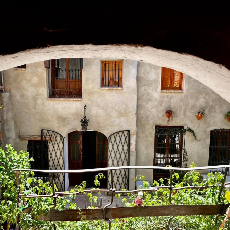 Oliva Courtyard Guesthouse Ngoại thất bức ảnh