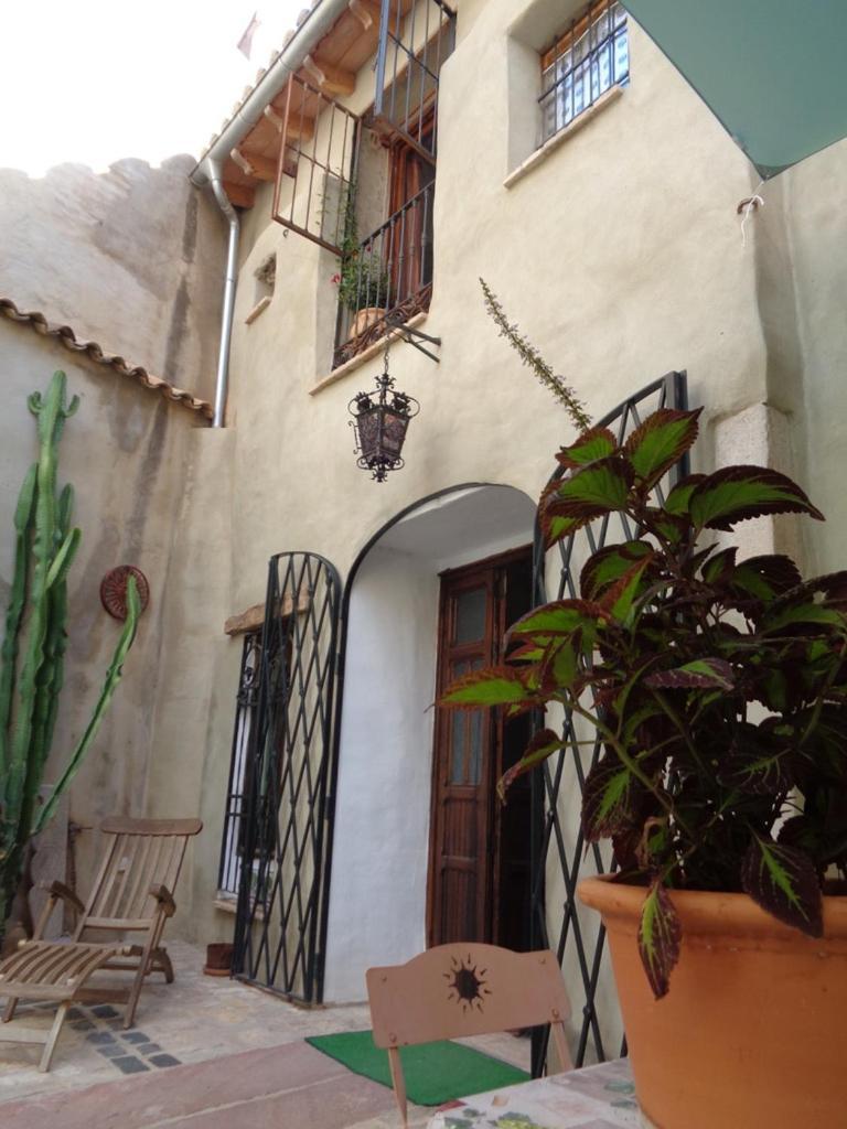 Oliva Courtyard Guesthouse Ngoại thất bức ảnh