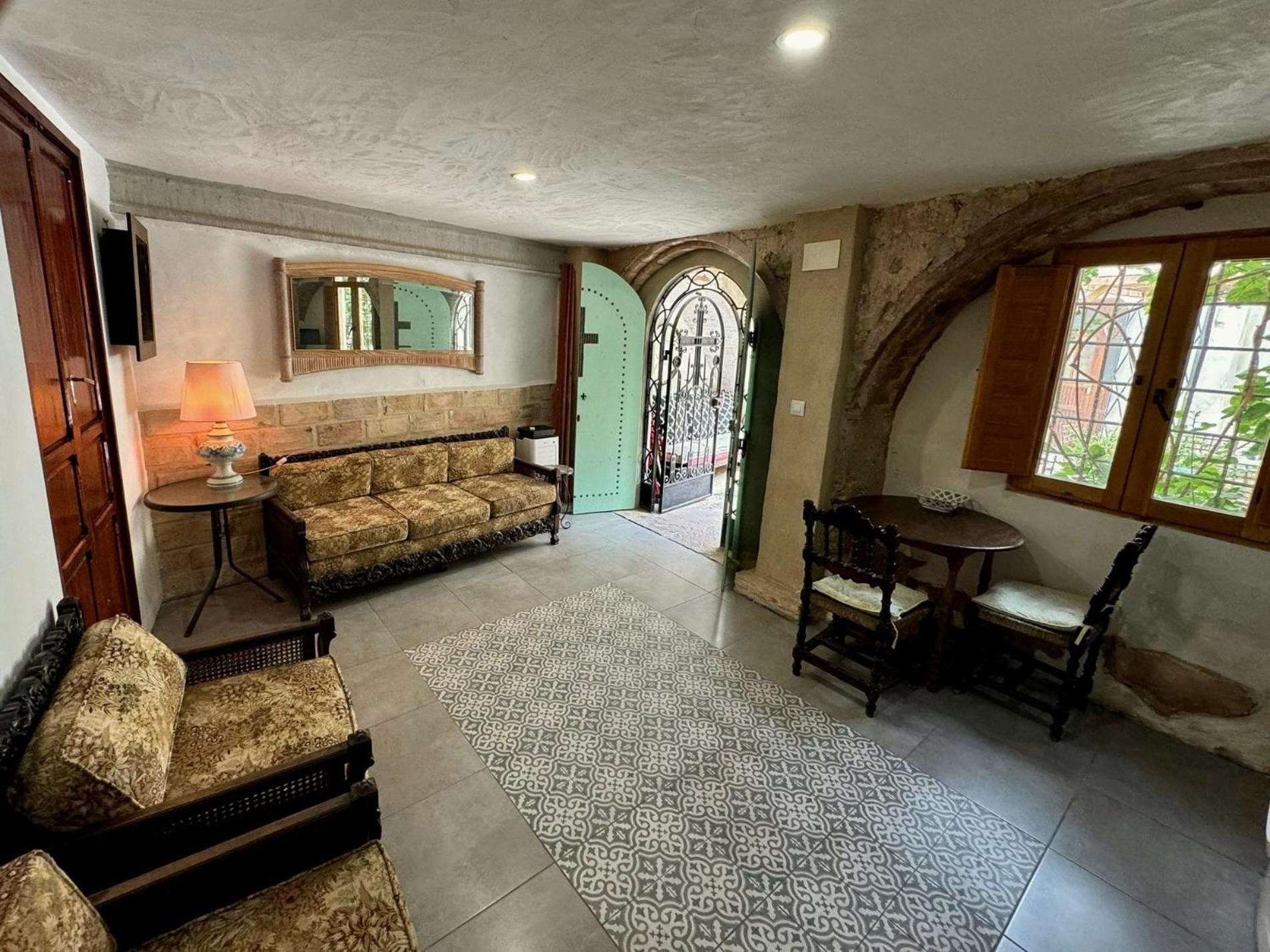 Oliva Courtyard Guesthouse Ngoại thất bức ảnh